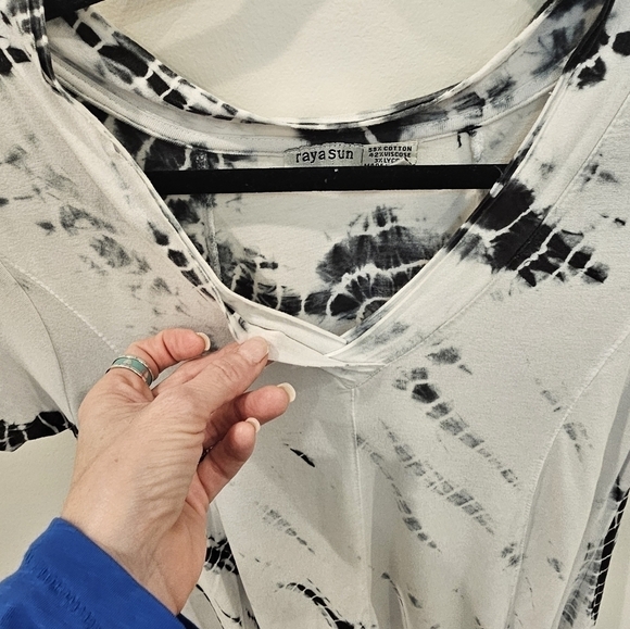 Raya Sun Black and White Tie Dye V Neck Coverup Mini Dress Size Medium - Picture 4 of 7